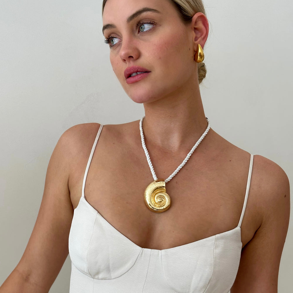 We Are Emte - Sea Shell Pendant Necklace