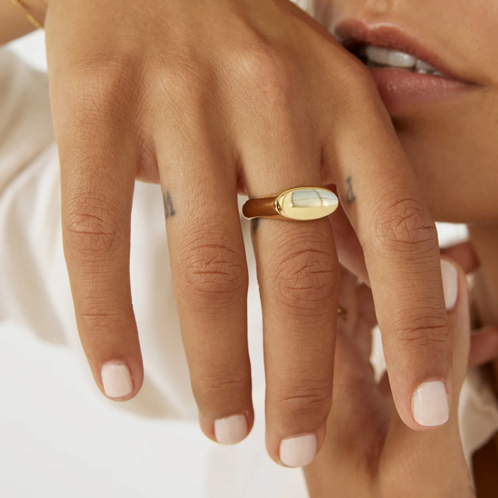 Arms of Eve - Aster Signet Ring in Gold