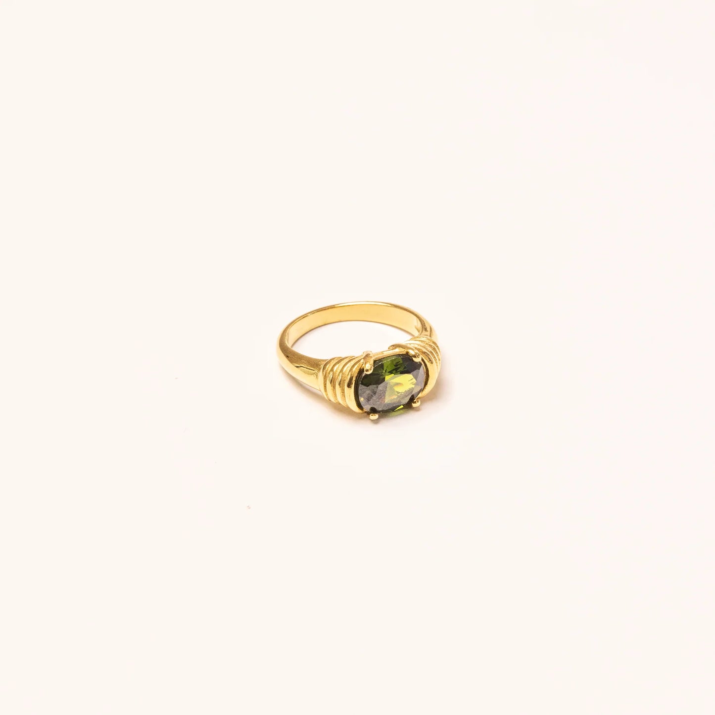 We Are Emte- Bella Ring in Emerald Stone