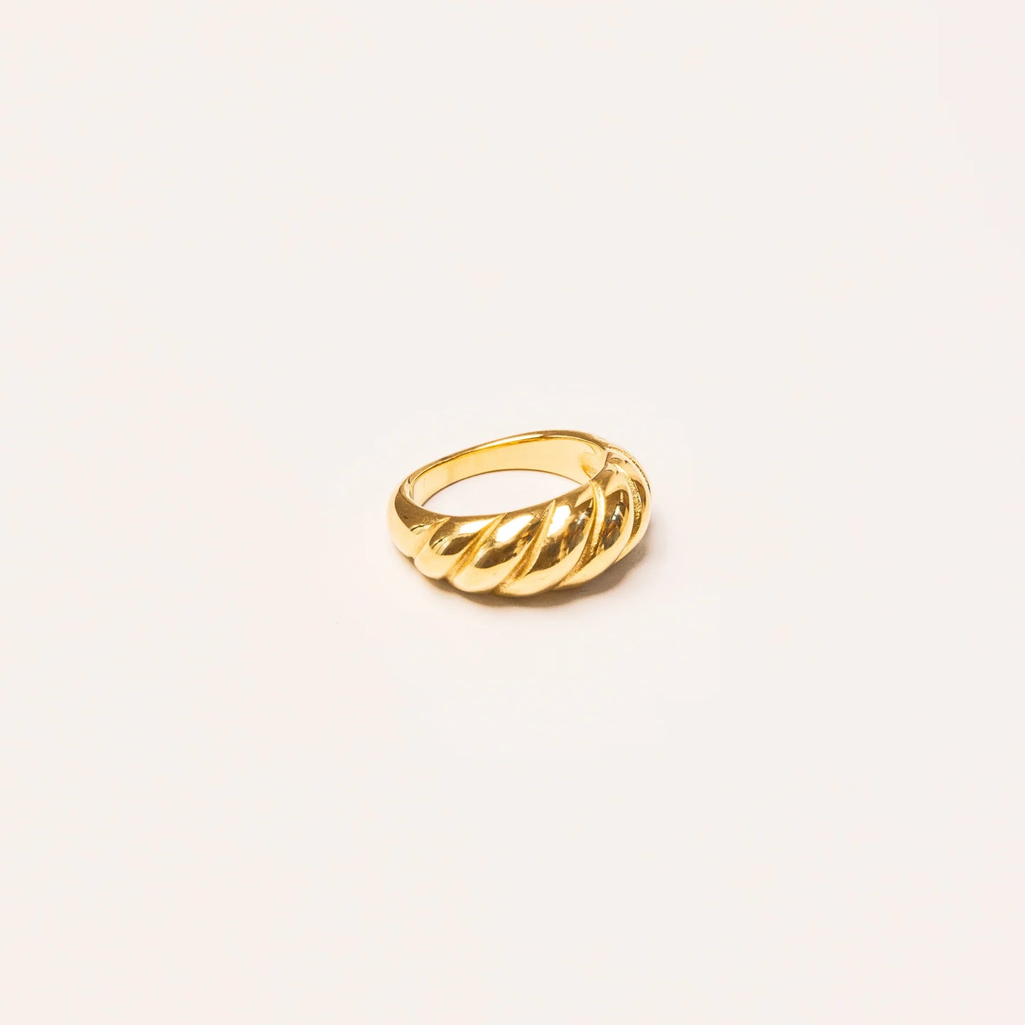 We Are Emte -Croissant Ring in Gold