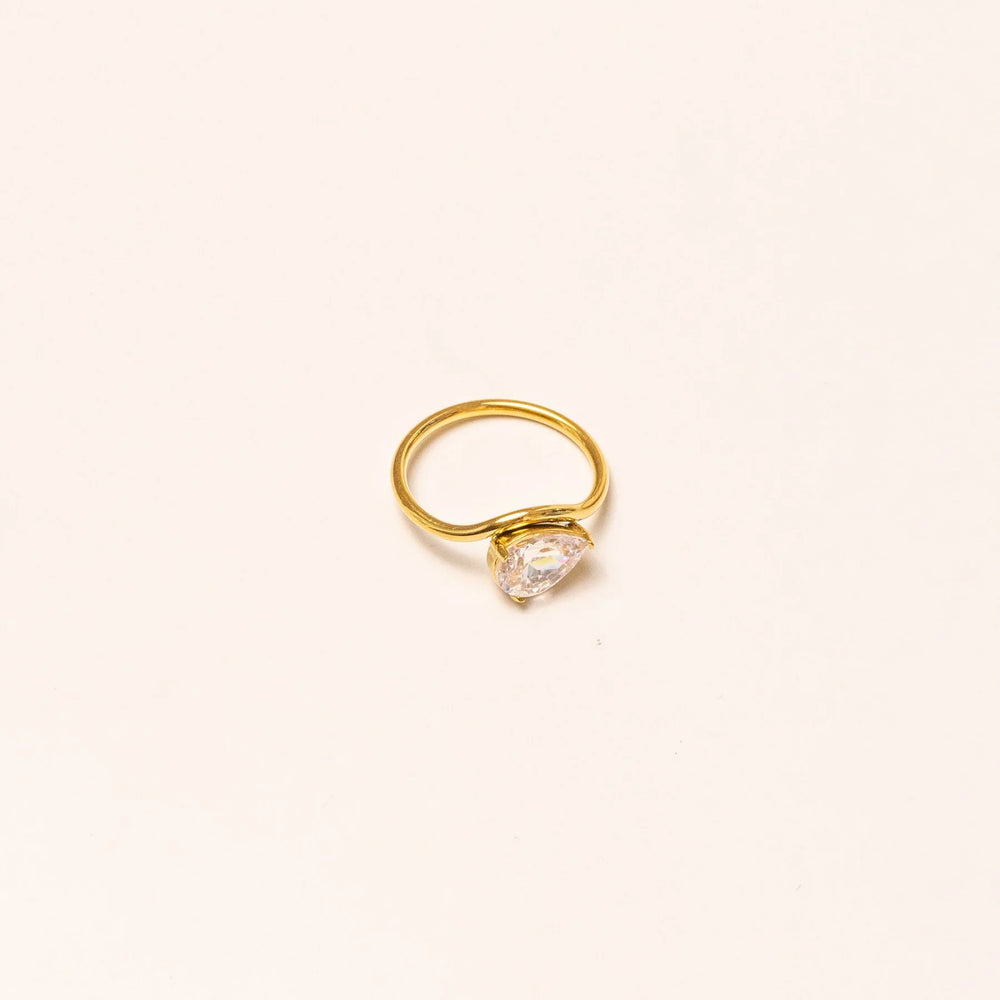 We Are Emte - Moony Teardrop Ring in Gold