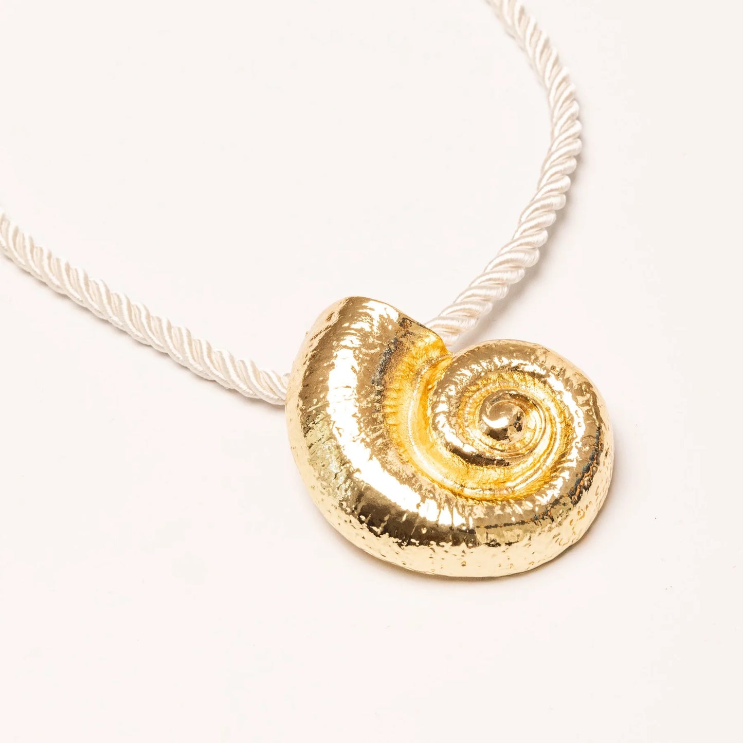 We Are Emte - Sea Shell Pendant Necklace