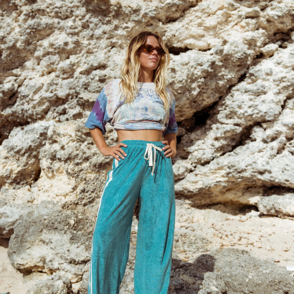 
                      
                        Atmosea - Après Surf Pant in Blue Crush
                      
                    