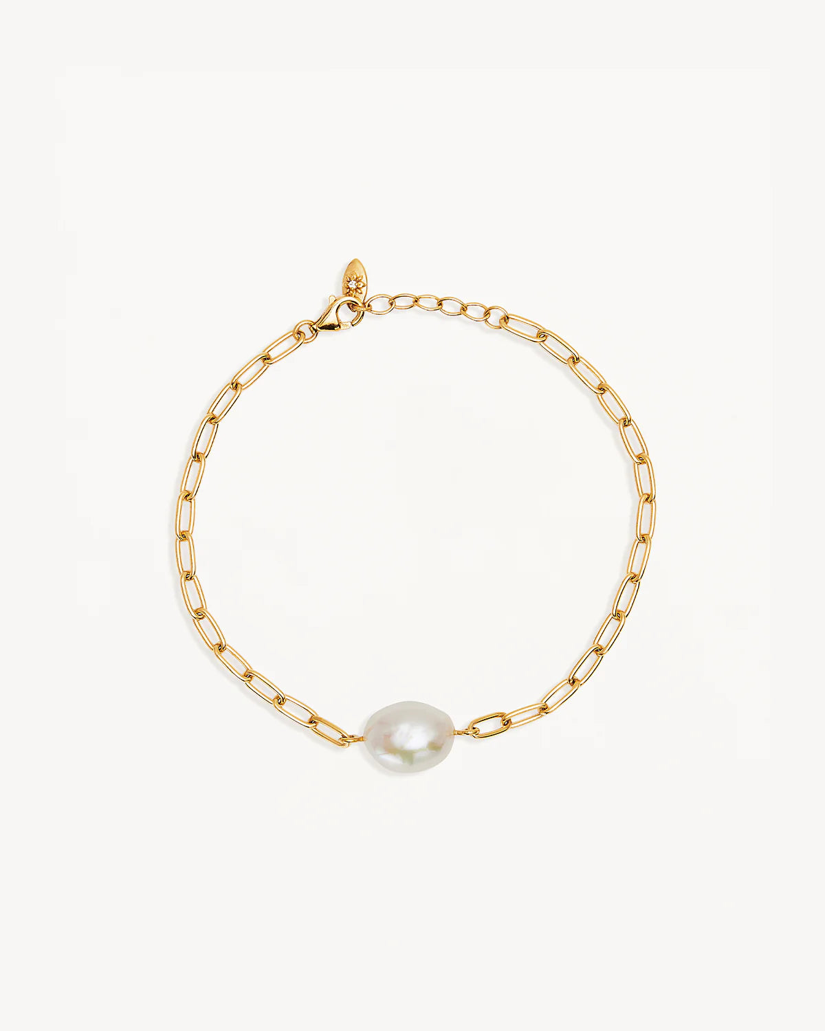 By Charlotte - Breathe Pearl Bracelet in Gold