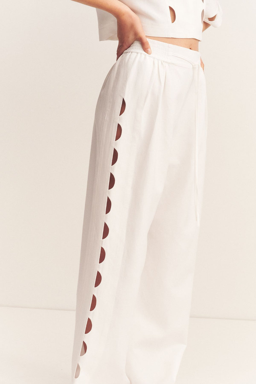 Shona Joy - Birdie Scallop Pant in Ivory