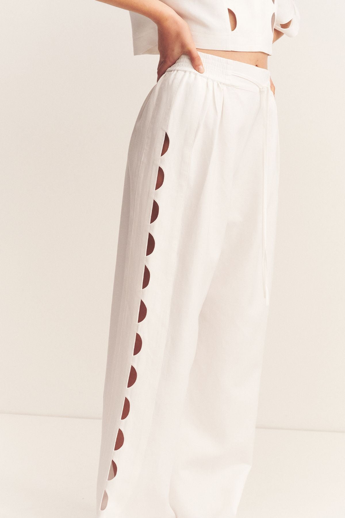 Shona Joy - Birdie Scallop Pant in Ivory