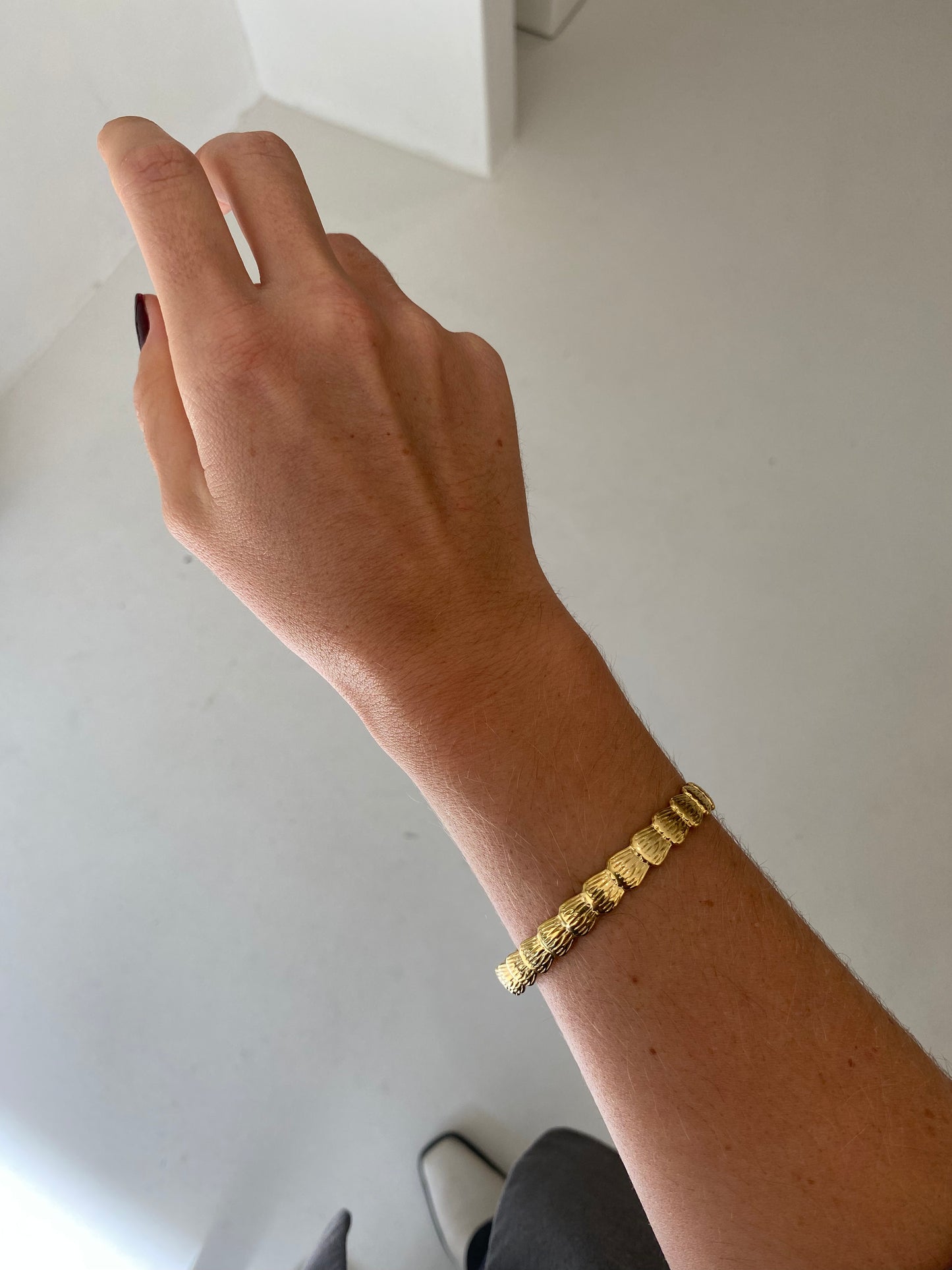 We Are Emte - Scallop Cuff in Gold