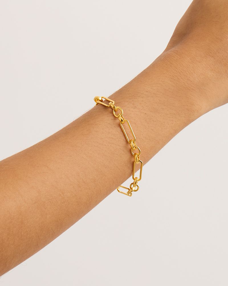 By Charlotte - Shield Bracelet in Gold